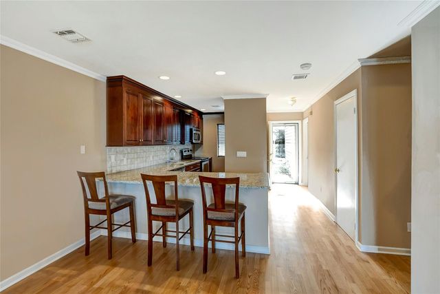 34 Montauk Highway 2, Westhampton, NY 11977