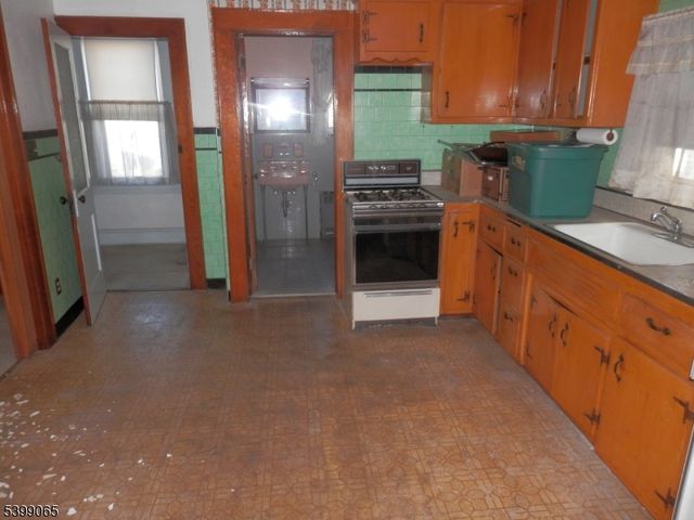 757 Grier Ave, Elizabeth City, NJ 07202