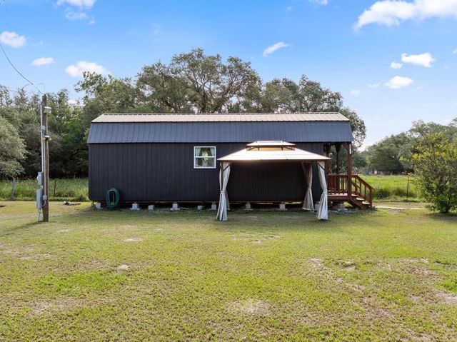 346 Private Road 821, Blessing, TX 77419