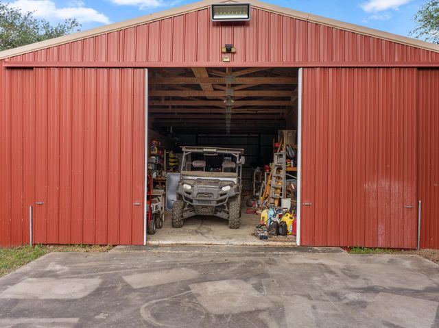 346 Private Road 821, Blessing, TX 77419