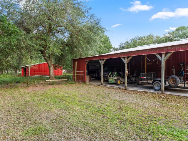 346 Private Road 821, Blessing, TX 77419