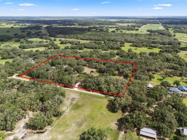 346 Private Road 821, Blessing, TX 77419
