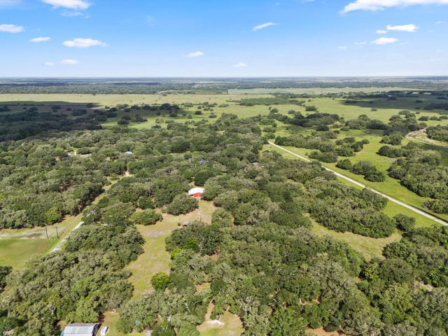 346 Private Road 821, Blessing, TX 77419