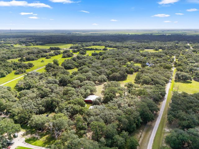 346 Private Road 821, Blessing, TX 77419
