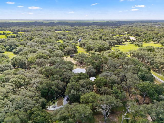346 Private Road 821, Blessing, TX 77419