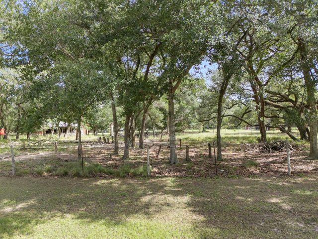 346 Private Road 821, Blessing, TX 77419