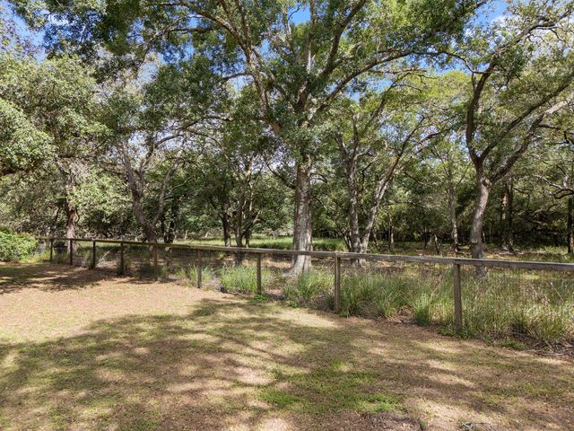 346 Private Road 821, Blessing, TX 77419
