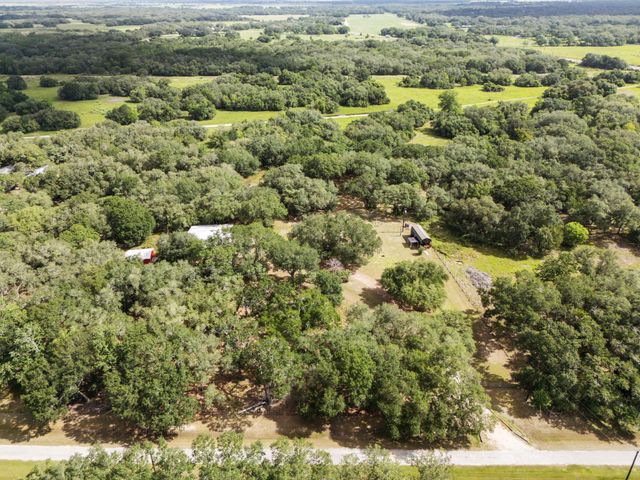 346 Private Road 821, Blessing, TX 77419