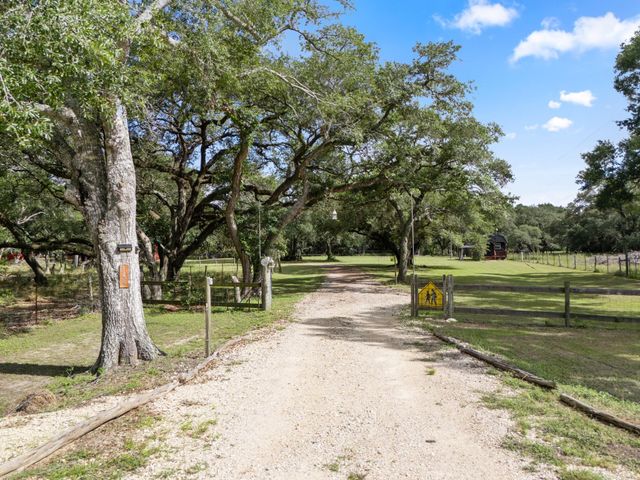 346 Private Road 821, Blessing, TX 77419