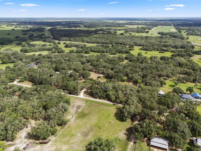346 Private Road 821, Blessing, TX 77419