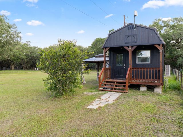 346 Private Road 821, Blessing, TX 77419