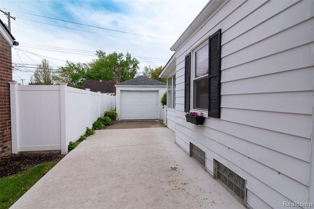 13113 Chestnut Street, Southgate, MI 48195