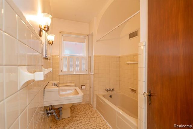 13113 Chestnut Street, Southgate, MI 48195