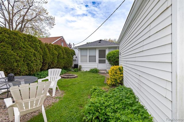 13113 Chestnut Street, Southgate, MI 48195