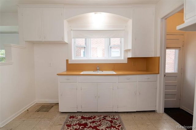 13113 Chestnut Street, Southgate, MI 48195