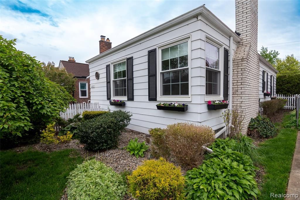 13113 Chestnut Street, Southgate, MI 48195