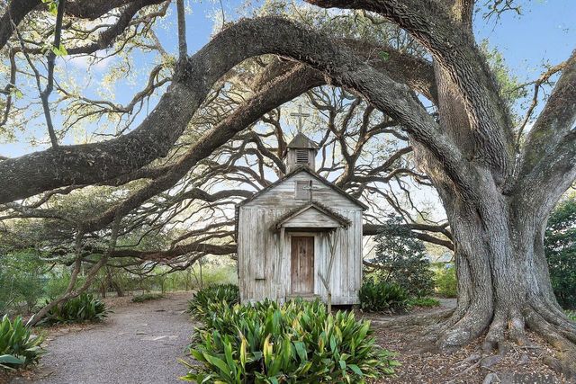 18235 Bel Meadow Ave, Saint George, LA 70810