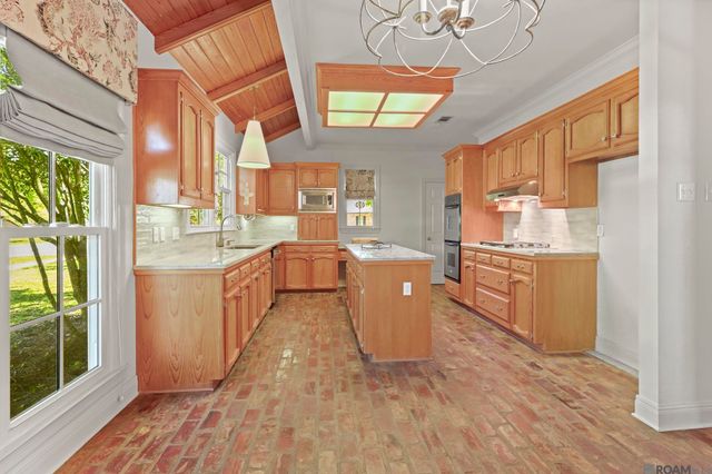 18235 Bel Meadow Ave, Saint George, LA 70810