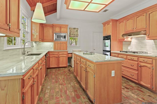 18235 Bel Meadow Ave, Saint George, LA 70810