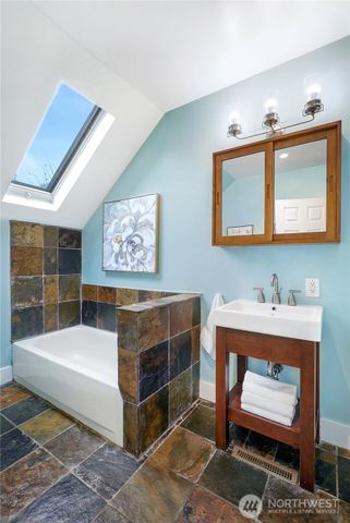 1606 22nd Avenue, Seattle, WA 98122