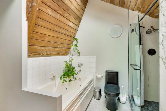 1140 W Cornelia Avenue D, Chicago, IL 60657