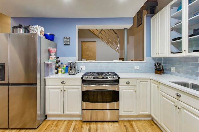 1140 W Cornelia Avenue D, Chicago, IL 60657