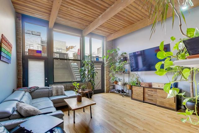 1140 W Cornelia Avenue D, Chicago, IL 60657