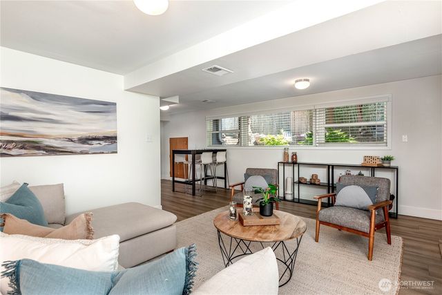 6246 39th Avenue NE, Seattle, WA 98115
