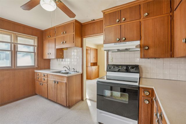 710 E Salem Avenue, Indianola, IA 50125