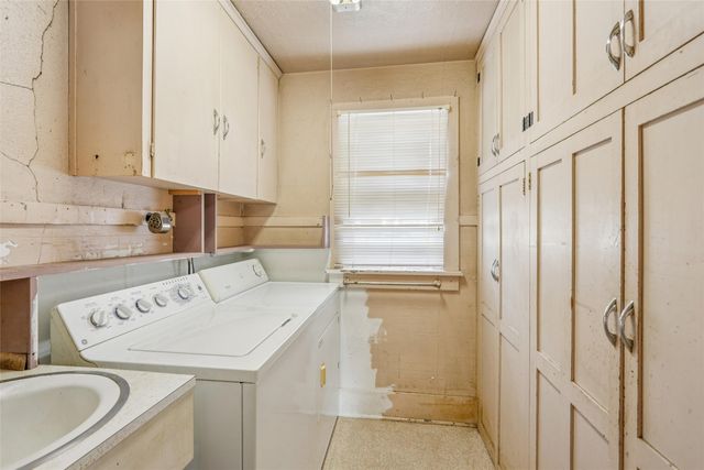 710 E Salem Avenue, Indianola, IA 50125