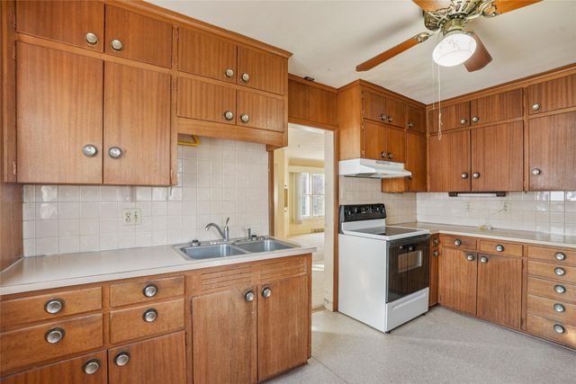 710 E Salem Avenue, Indianola, IA 50125