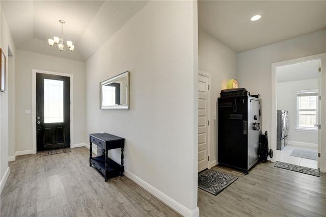 416 Peakside CIR, Dripping Springs, TX 78620