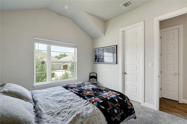 416 Peakside CIR, Dripping Springs, TX 78620