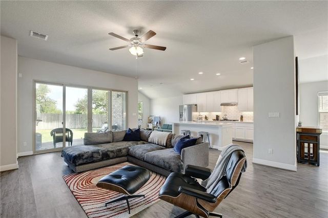 416 Peakside CIR, Dripping Springs, TX 78620