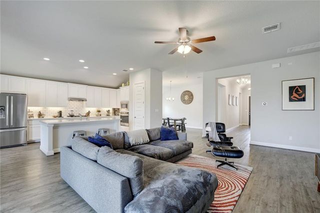 416 Peakside CIR, Dripping Springs, TX 78620