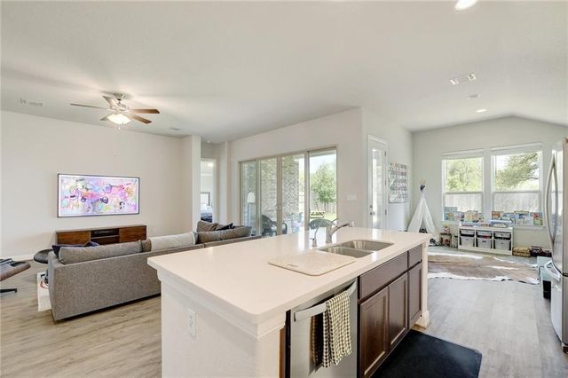 416 Peakside CIR, Dripping Springs, TX 78620