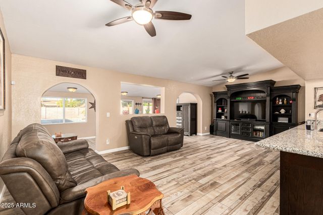 566 W MEDINA Avenue, Mesa, AZ 85210