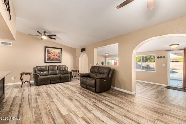 566 W MEDINA Avenue, Mesa, AZ 85210