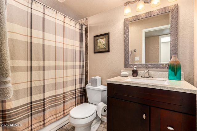 566 W MEDINA Avenue, Mesa, AZ 85210