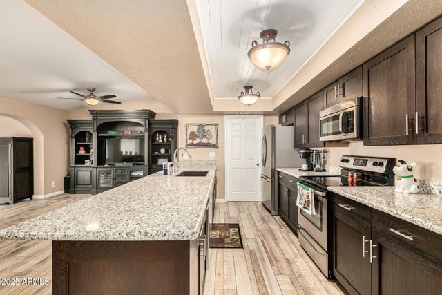 566 W MEDINA Avenue, Mesa, AZ 85210