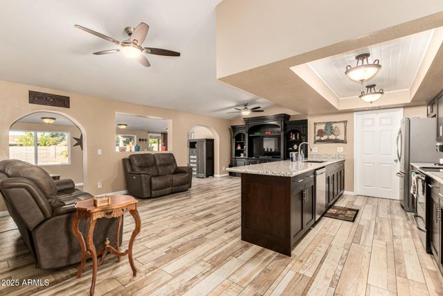 566 W MEDINA Avenue, Mesa, AZ 85210