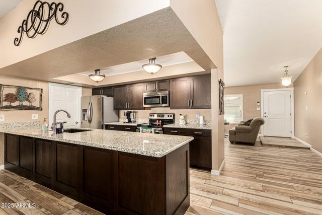 566 W MEDINA Avenue, Mesa, AZ 85210