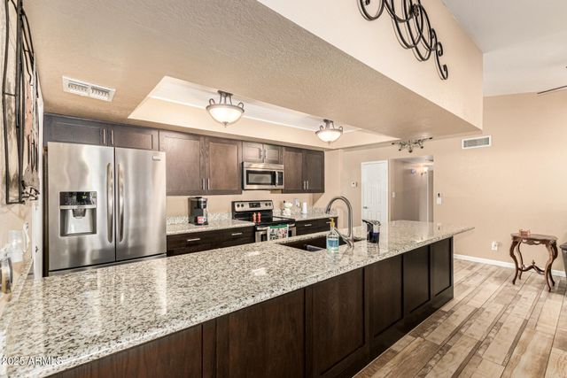 566 W MEDINA Avenue, Mesa, AZ 85210