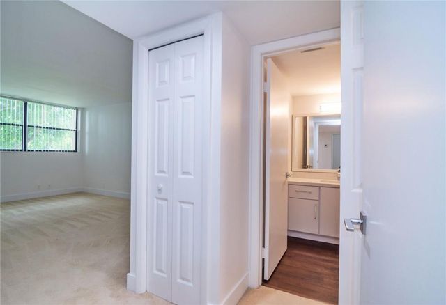 491 RACQUET CLUB RD 212, Weston, FL 33326