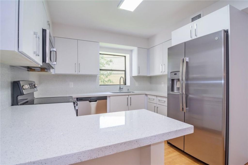 491 RACQUET CLUB RD 212, Weston, FL 33326