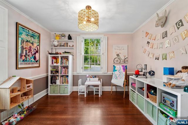 88 Depeyster Avenue, Tenafly, NJ 07670