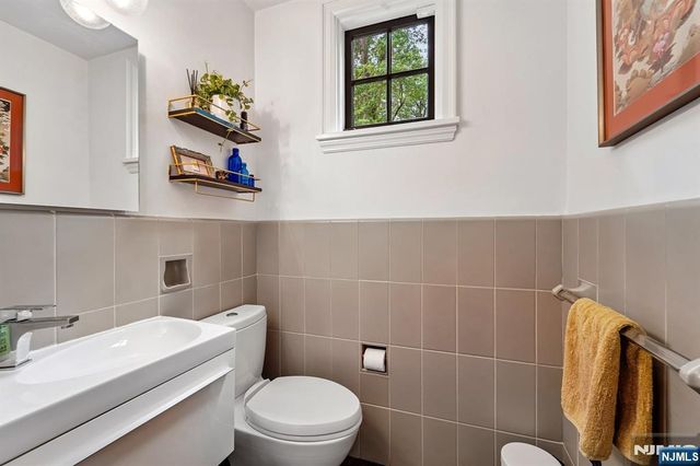88 Depeyster Avenue, Tenafly, NJ 07670