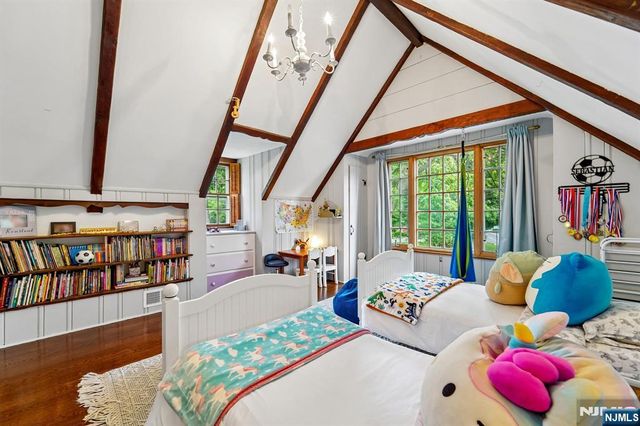88 Depeyster Avenue, Tenafly, NJ 07670