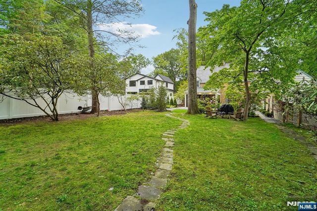 88 Depeyster Avenue, Tenafly, NJ 07670