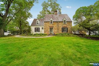 88 Depeyster Avenue, Tenafly, NJ 07670